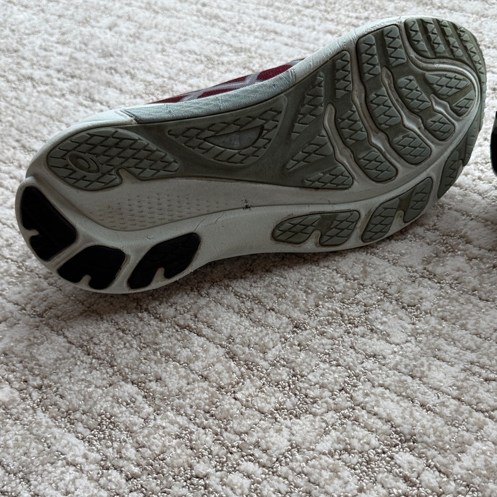 ASICS Maroon Athletic Shoes - Picture 4 of 9